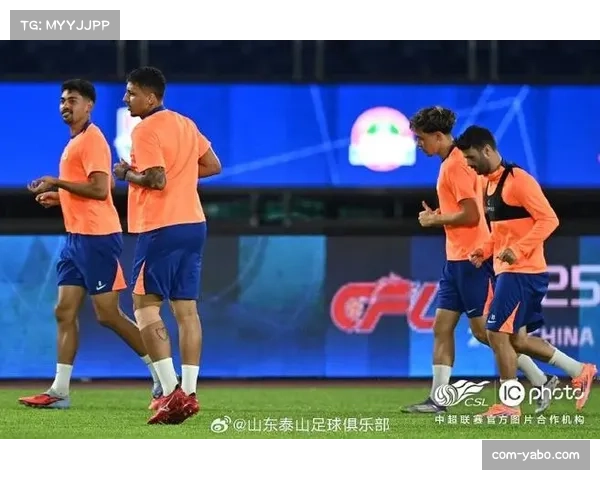 山东泰山主场攻势足球见效 对阵浙江打入四球